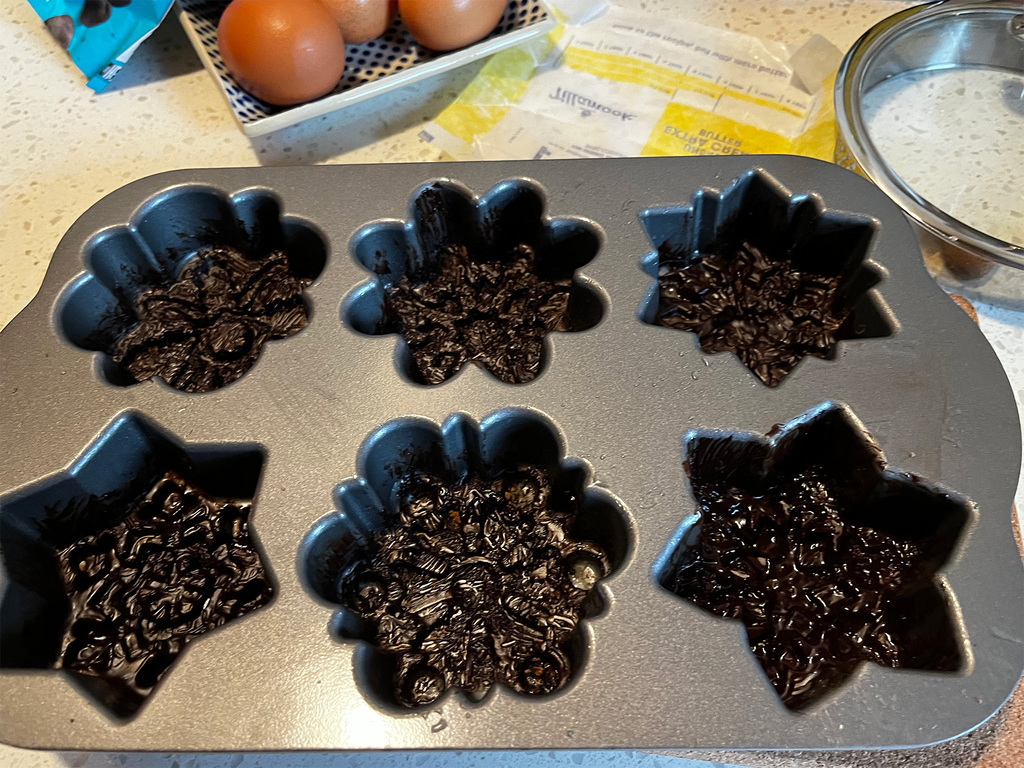 preparing the Nordicware cakelette pan